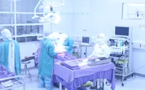 Mổ lấy thai cho sản phụ COVID-19 rau tiền đạo trung tâm, rau cài răng lược