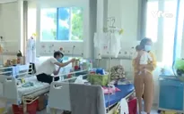 Những lưu ý cho phụ huynh khi trẻ mắc COVID-19