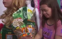 Những bộ váy áo tuyệt vời từ đồ nhựa