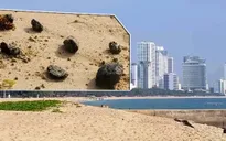 Dầu vón cục dạt vào bãi biển Nha Trang
