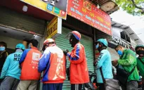 Xăng tăng giá, muôn kiểu giữ chân tài xế xe công nghệ