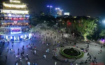 Phố đi bộ Hà Nội nhộn nhịp trở lại sau gần 1 năm tạm dừng