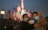Khu vui chơi Disney ở Thượng Hải đóng cửa khi số ca nhiễm COVID-19 hàng ngày tăng mạnh