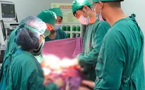 Phẫu thuật cắt bỏ khối u xơ tử cung nặng gần 6kg cho bệnh nhân