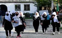 Taliban lại đóng cửa trường trung học nữ sinh