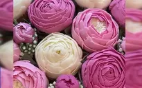 Biến những chiếc bánh kem thành bó hoa rực rỡ sắc màu