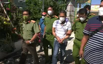 Bắt nhóm "giang hồ" hỗn chiến bằng dao, súng trên cầu như phim hành động
