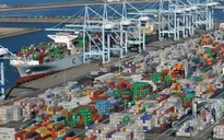 Chuỗi cung ứng toàn cầu gánh thêm áp lực gián đoạn