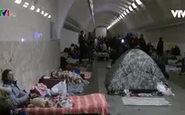 Đêm thứ sáu người dân Ukraine trú ẩn dưới ga tàu điện ngầm