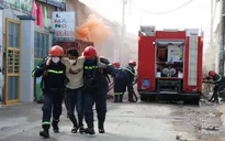 Diễn tập giải cứu hàng trăm người bị kẹt trong đám cháy khu dân cư
