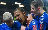 Everton giành vé vào tứ kết FA Cup