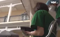 Các y bác sĩ là F0 vẫn kiên cường chống dịch