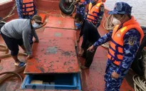 Liên tục bắt giữ tàu cá vận chuyển dầu DO không rõ nguồn gốc trên biển phía Nam
