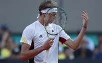 Ngoài bị phạt 25.000 USD, Alexander Zverev còn bị cấm thi đấu 8 tháng