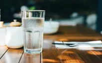 Lợi ích của nước uống và uống bao nhiêu là đủ?