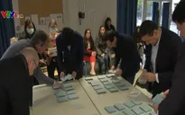 Ông Emmanuel Macron dẫn đầu vòng 1 bầu cử tổng thống Pháp