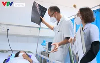 Một phụ nữ mù mắt sau khi tiêm filler nâng mũi tại spa