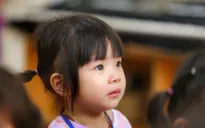 Trẻ mầm non Hà Nội bỡ ngỡ đi học