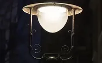 Đèn thắp dầu - một phần bản sắc của London đang dần bị thay thế