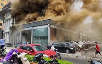 Hà Nội: Cháy lớn ở nhà hàng trên phố Hoàng Ngân, người dân hoảng loạn bỏ chạy