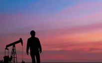Giá dầu ghi nhận tuần tăng giá đầu tiên từ đầu tháng 4