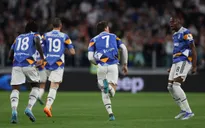 Vlahovic lập công, Juventus thoát thua phút cuối