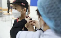 Hà Nội tiêm vaccine phòng COVID-19 cho trẻ em: Phụ huynh yên tâm, học sinh hào hứng