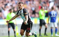 Newcastle ngược dòng thắng Leicester ở phút bù giờ