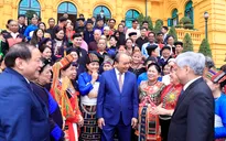 Già làng, trưởng bản là điểm tựa cho mọi điểm tựa khác của bản làng