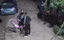 Vợ chồng cụm phó dân cư bị côn đồ hành hung đến nhập viện