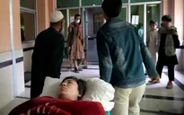 Nổ bom hàng loạt tại trường nam sinh ở Afghanistan, gần 20 người thương vong