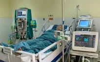Cứu bệnh nhân COVID-19 suy hô hấp nặng kèm nhiễm trùng bàn chân