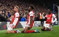 Đá bù Ngoại hạng Anh | Arsenal bất ngờ đánh bại Chelsea, Man City đòi lại ngôi đầu