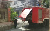 Giải cứu nhiều người dân mắc kẹt trong đám cháy lớn ở quận 10