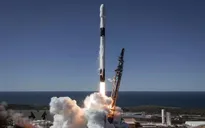 Amazon và SpaceX giành được các hợp đồng chế tạo vệ tinh viễn thông của NASA