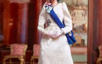 Búp bê Barbie phiên bản nữ hoàng Anh