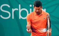 Novak Djokovic ngược dòng vào bán kết Serbia mở rộng