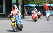 Hà Nội ngày nắng nóng, chiều tối mưa dông