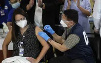Philippines bắt đầu triển khai tiêm mũi vaccine COVID-19 tăng cường thứ hai