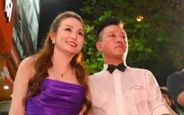 Tuấn Hưng tay trong tay cùng bà xã đi sự kiện sau sự cố mất trộm ở Anh