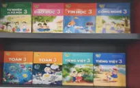 Giá sách giáo khoa mới lớp 3, 7, 10 cao hơn bộ sách hiện hành