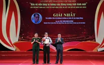 Trao giải Cuộc thi viết về bảo vệ nền tảng tư tưởng của Đảng