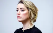 Amber Heard nói "xin lỗi" và "nhớ" Johnny Depp sau 1 năm chia tay