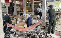 Phát hiện 2 hộ dân tập kết hàng tấn hàng hóa nghi nhập lậu