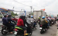 Ùn tắc giao thông cục bộ đường lên cầu Rạch Miễu, Tiền Giang