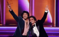 Grammy 2022: “Leave the Door Open” – Silk Sonic thắng giải Ghi âm của năm, Jon Batiste giành Album của năm