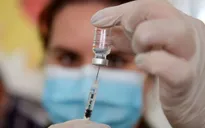 Các nước châu Âu thúc đẩy chương trình tiêm mũi vaccine thứ tư