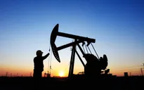Giá dầu thế giới tăng gần 2%