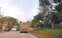 Suýt gây tai nạn giao thông khi cố vượt ẩu