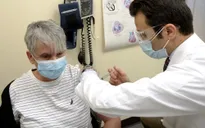 Canada: Hai tỉnh gia hạn quy định đeo khẩu trang, một số tỉnh tiêm mũi vaccine thứ tư